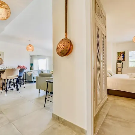 Luxury Seaside Bay Apartment