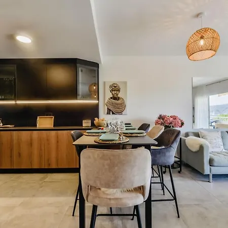 Luxury Seaside Bay *