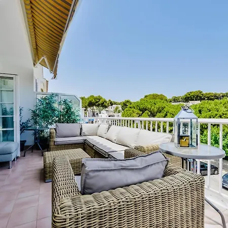 Luxury Seaside Bay